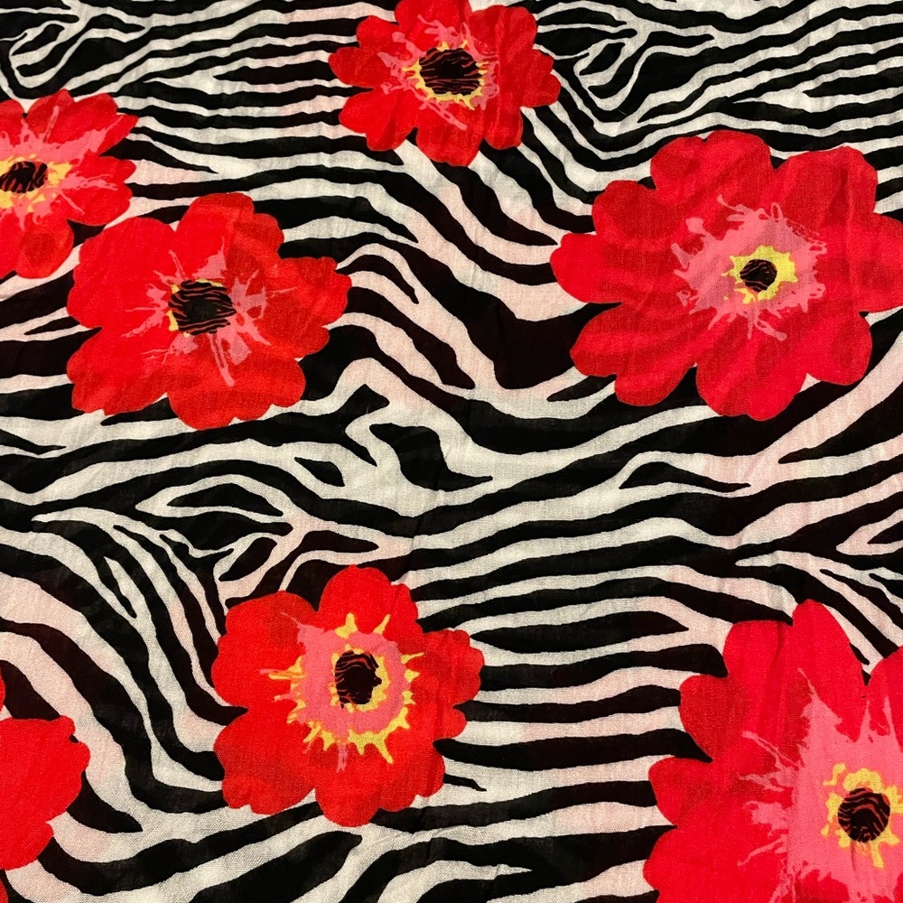 🧣 Joan Rivers Red Poppy & Zebra Stripe Wrap/Scarf w/Frayed Edge. 🧣 - Picture 7 of 16